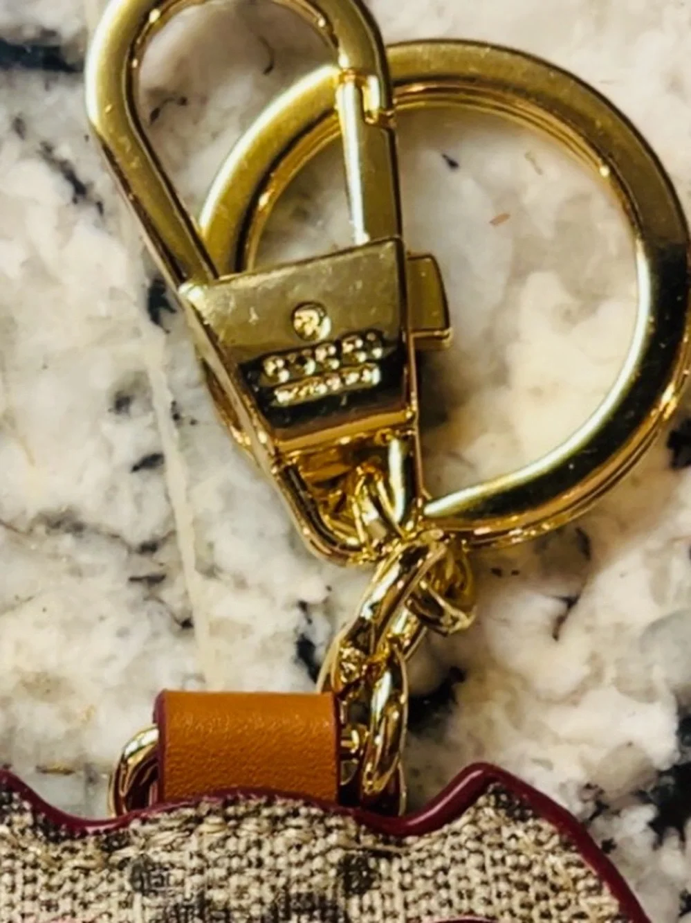 Adorable Gucci Monogram GG Owl Shaped Keychain with Gold Accents - Picture 5 of 6